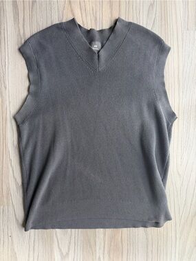 H&M Men's Ribbed V-Neck Sleeveless Sweater Vest in Gray